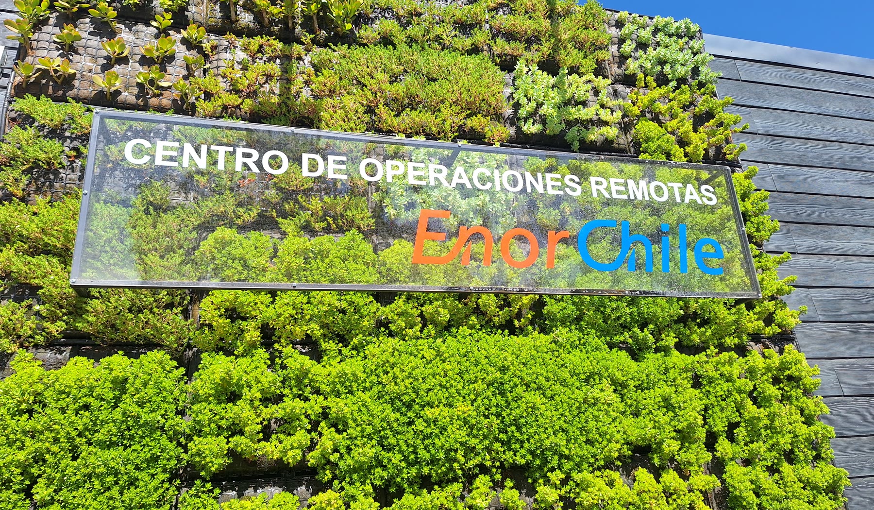 Jardín vertical corporativo realizado para un centro de operaciones